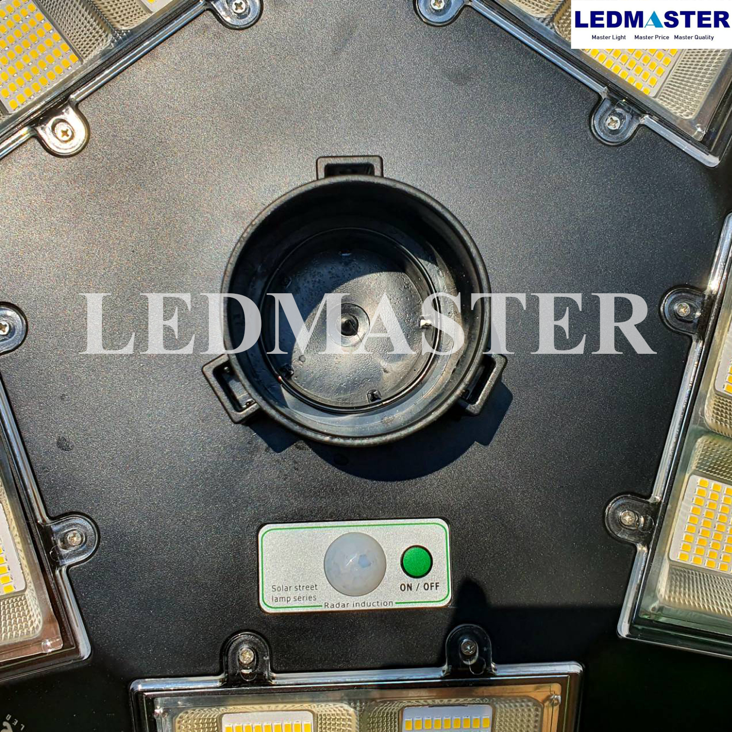 เเสง warmwhite โคมไฟโซล่าเซลล์ UFO 5000W solar plaza lamp