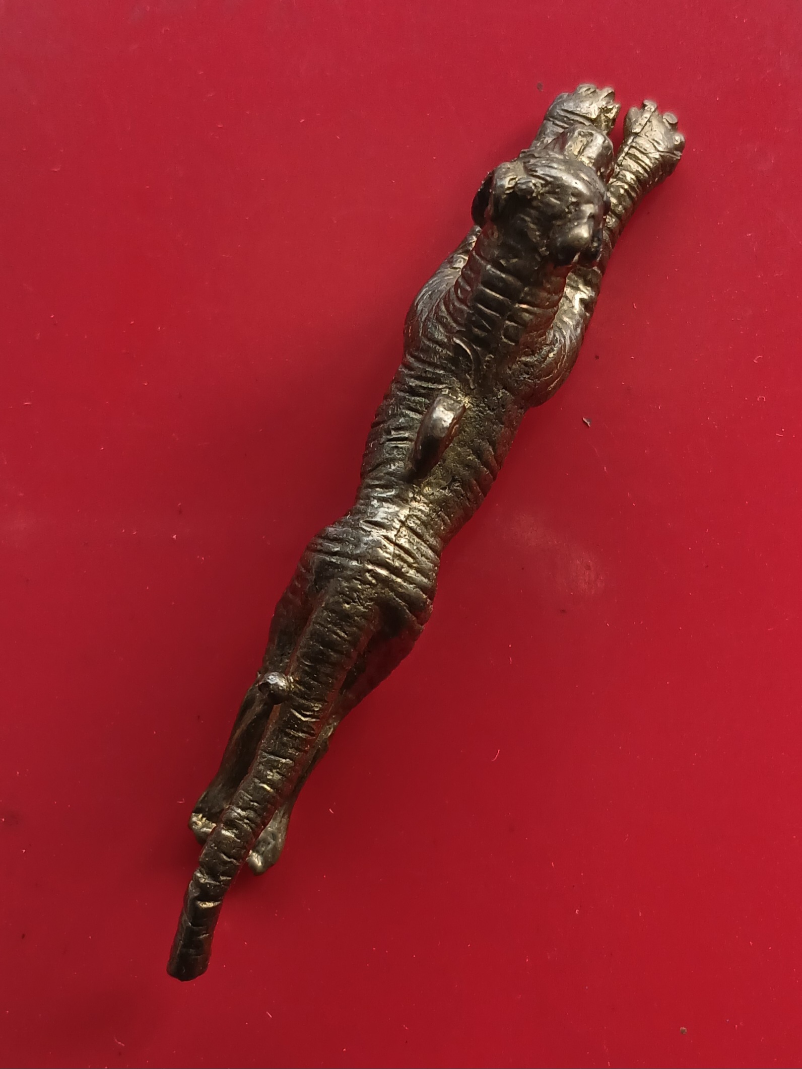 เสือปืนแตก รุ่น2 หลวงปู่แย้ม วัดตะเคียน จ.นนทบุรี เนื้อทองเหลือง หล่อโบราณ สร้างน้อย หายาก