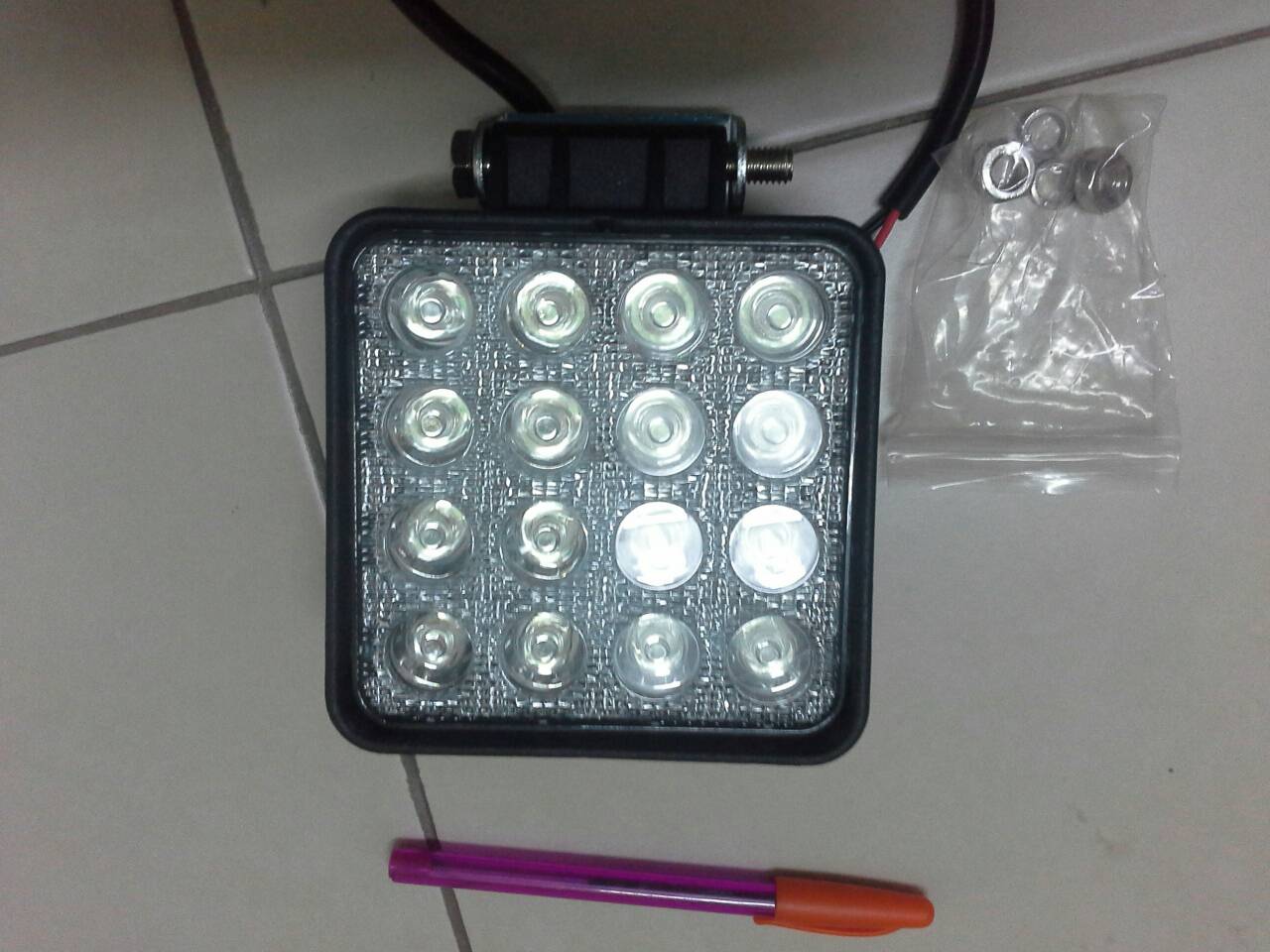 ไฟสปอร์ตไลท์ ชนิดแสงwhite,green แบบเหลี่ยม ขนาด 4 นิ้ว กำลังไฟ 48 Watt ( LED 16 ดวง x 3Watt) ไฟ 12V-24V