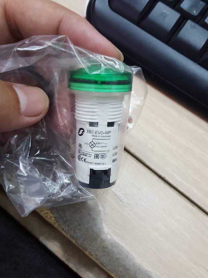 รุ่นXB7-EV0-MP-220VACไพลอตแลมป์สีเขียว220VACpilot lamp GREENไพลอตแลมป์ราคาตัวล่ะ