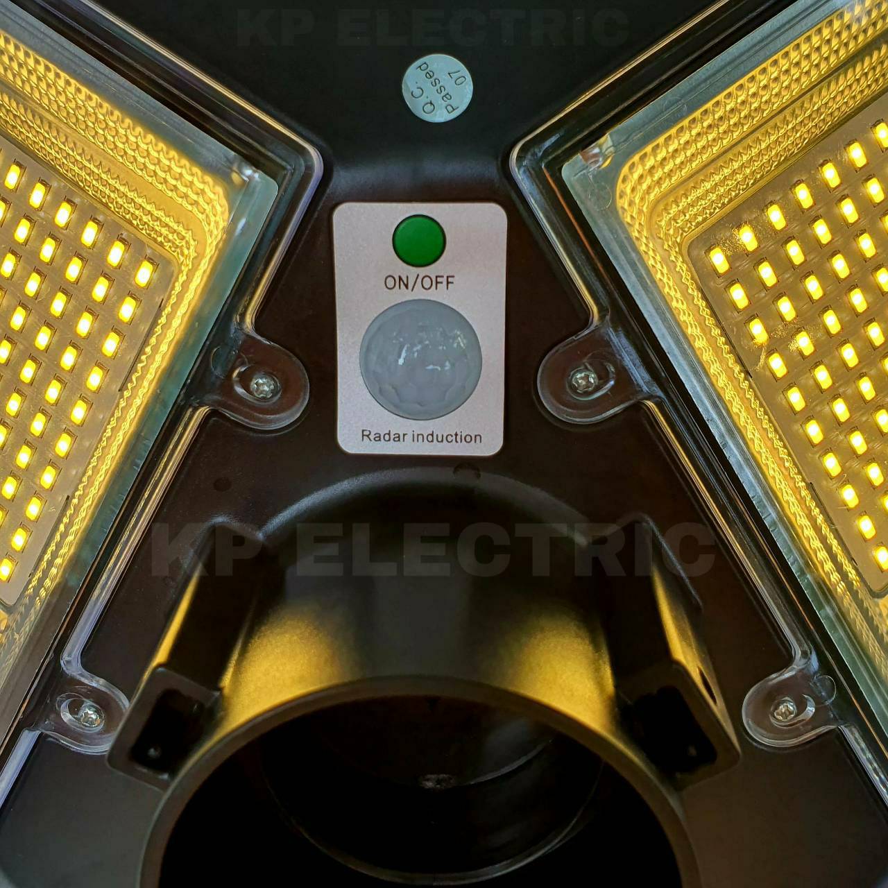 เเสง warmwhite โคมไฟส่องถนนโซล่าเซลล์ UFO 500W 400 LEDs แบบ 5 ทิศทาง