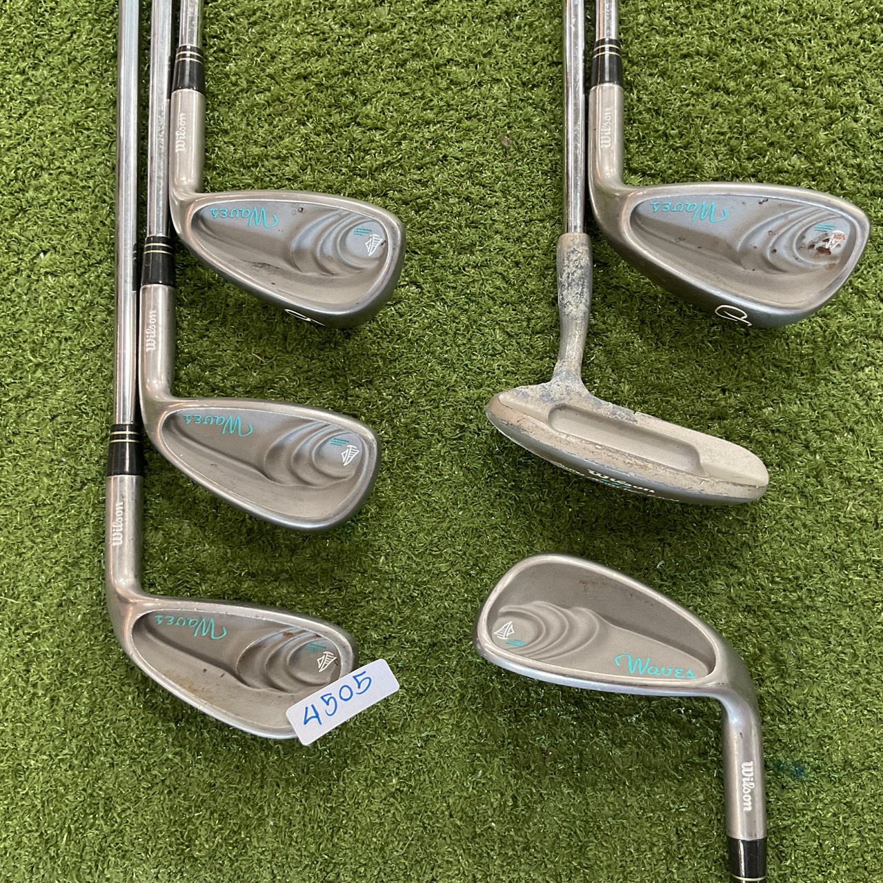 ไม้กอล์ฟ Wilson : Waves / LITE STEEL ก้านเหล็ก (สำหรับผู้หญิง)