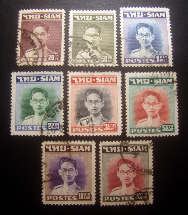 s2953-แสตมป์พระรูป ในหลวง รัชกาลที่ 9 ชุดแรก SIAM พระพักตร์หนุ่ม พ.ศ.2490-92 จำนวน 8 ดวง ขาดสองดวง แต่มีดวงแพงอยู่ครบ ใช้แล้ว ราคาเบา น่าสะสมครับ