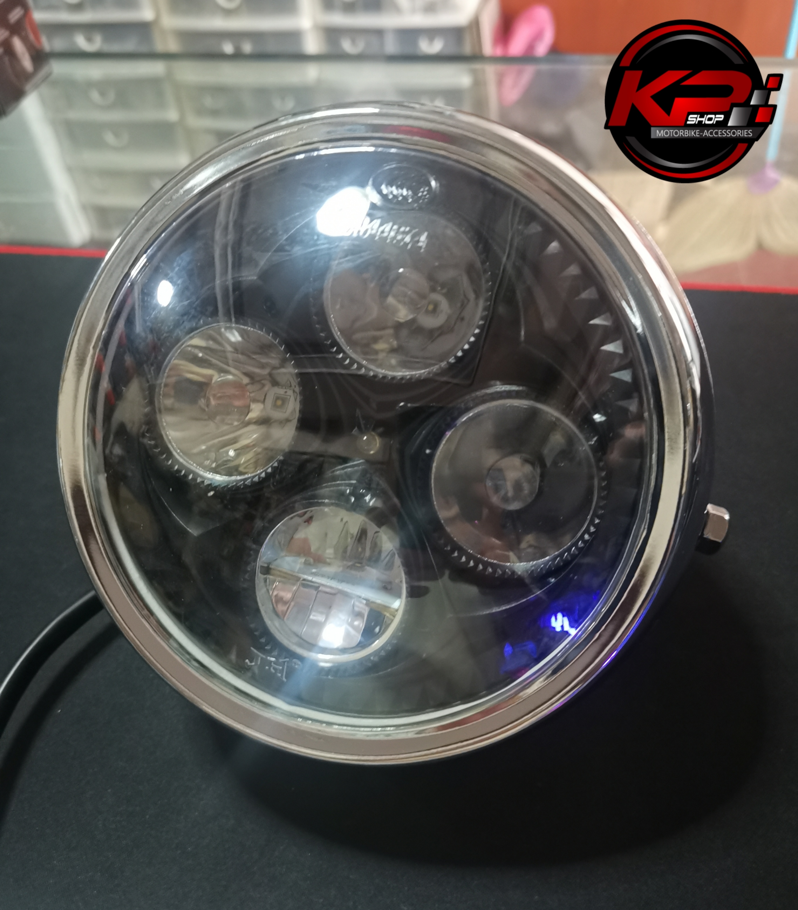 ไฟหน้าแต่งแนวช้อปเปอร์คาเฟ่