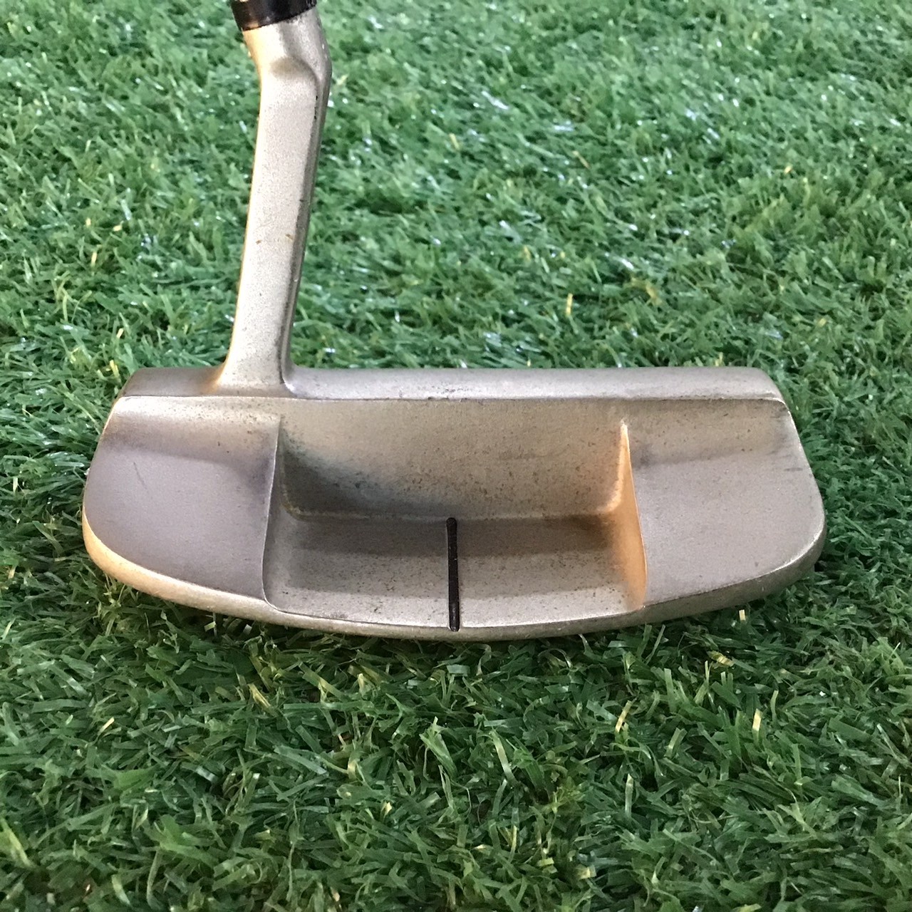 PUTTER A.M.C. AP-002 ก้านเหล็ก