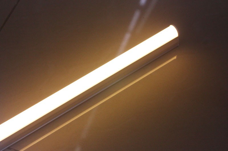 LED TUBE แบบรางสำเร็จรูป พร้อมติดตั้ง ขนาดT5/T8 18 watt ขนาด 120 cm ราคา 395 บาท