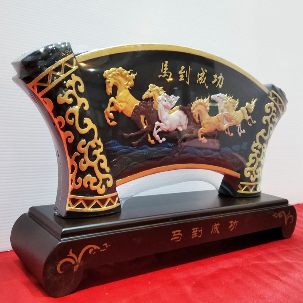 ม้ามงคล 8 ตัว