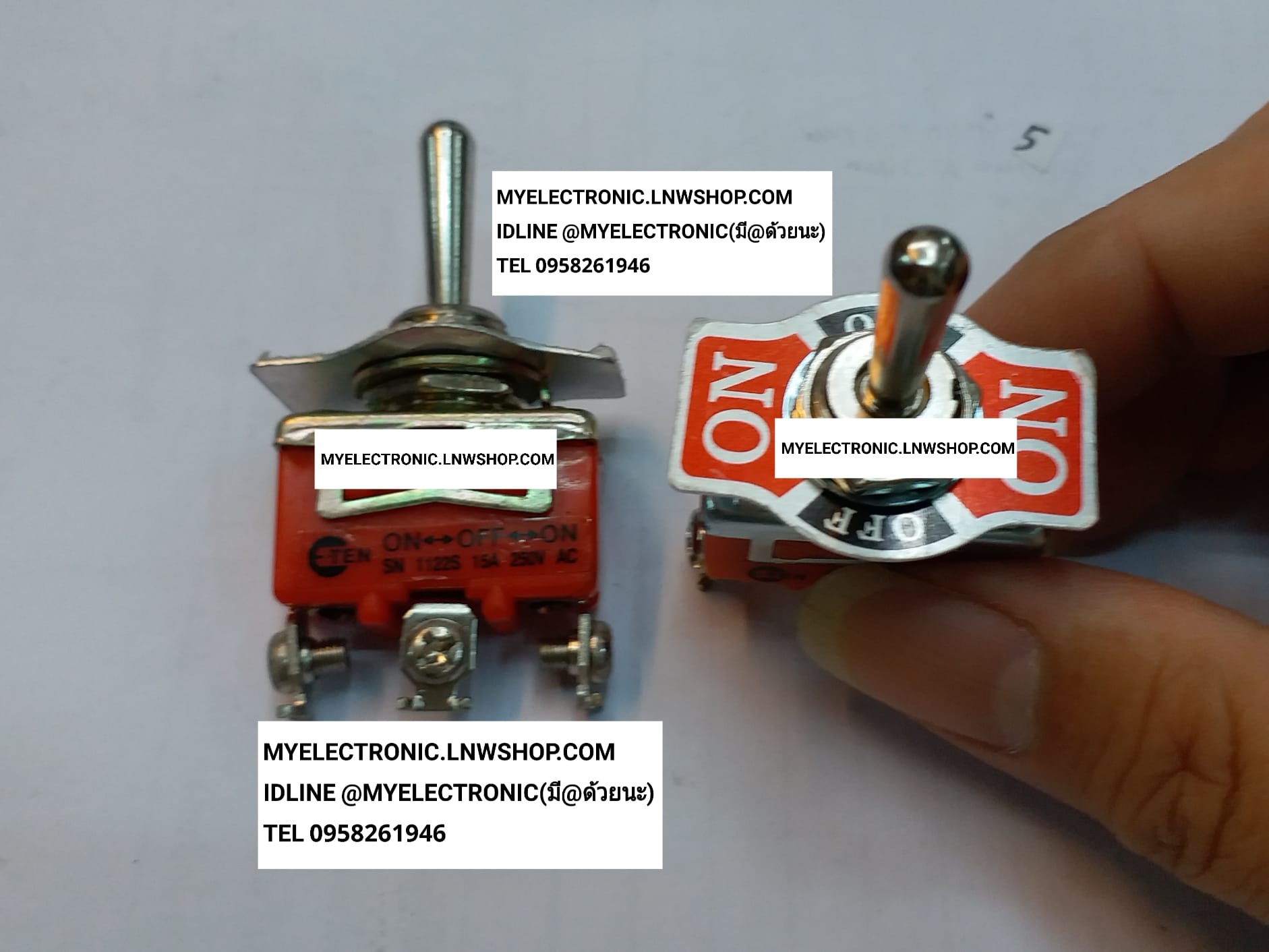 ขาย สวิทช์โย็ค ON-OFF-ON SN1122 15A250V รุ่น SN1122S สวิทช์โย็ก TOGGLE SWICTH ยี่ห้อ ราคา ตัวละ . . . . . หน่วย บาท
