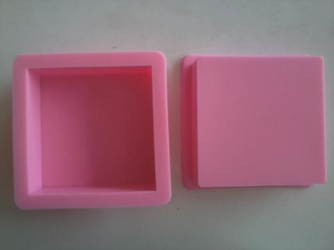 แม่พิมพ์ซิลิโคน สี่เหลี่ยมจัตุรัส 70g ขนาด 6 x 1.7 รหัสสินค้า: 000843