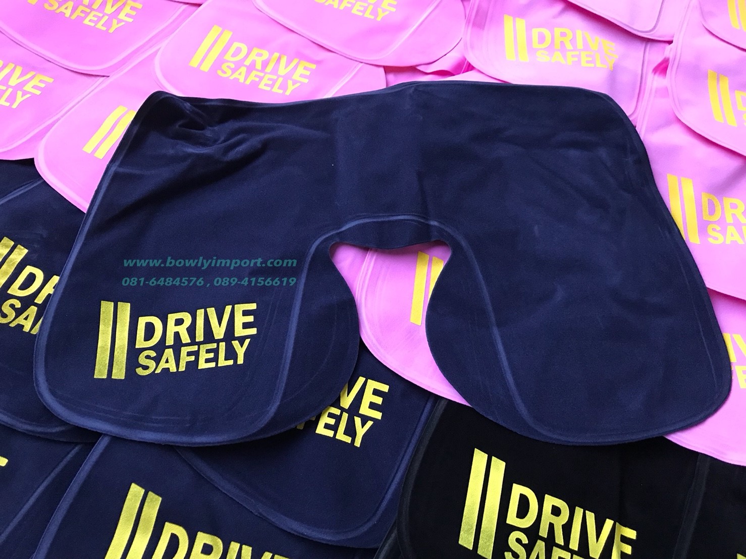 หมอนรองคอเป่าลม เนื้อผ้ากำมะหยี่ พร้อมสกรีนโลโก้