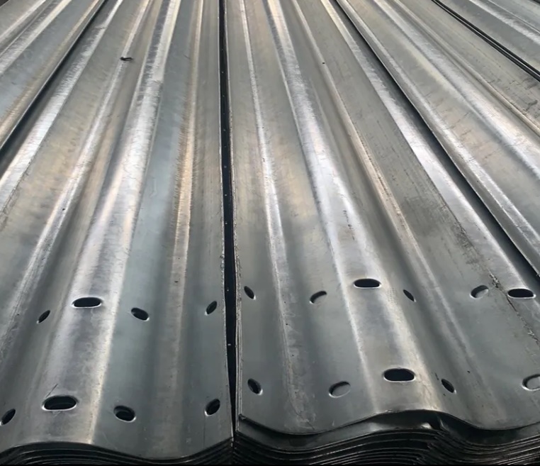 การ์ดเรล Guardrail แผ่นเสา แผ่นการ์ดเรล