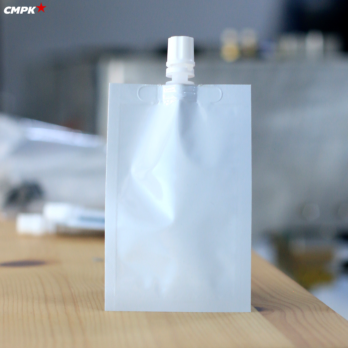 (100 ใบ) ซองครีม มีฝา สำเร็จรูป 10-20 มล. แบบมีจุกหมุนเปิดปิด สีขาวเงา เกรดเดียวกับใน shop