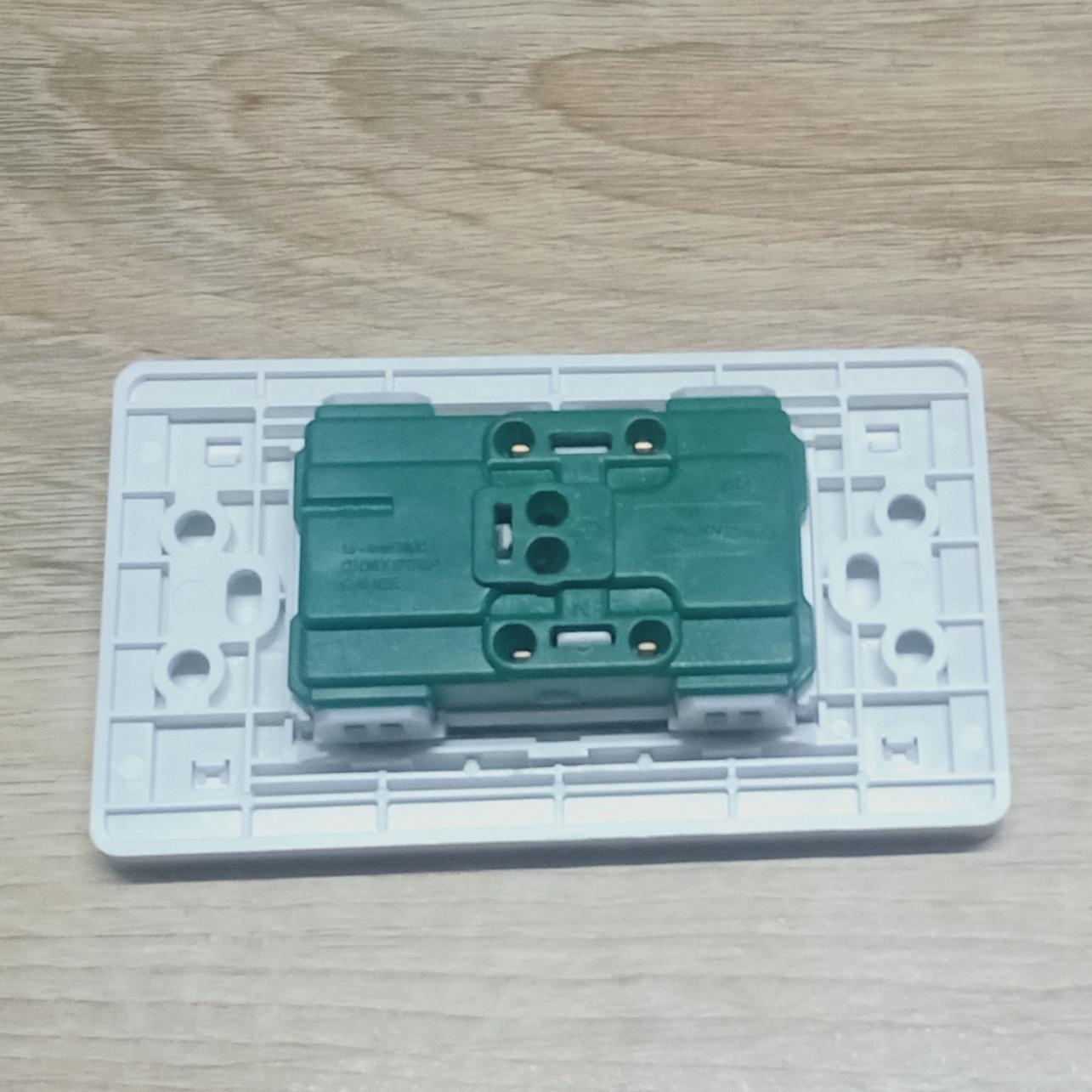 Wall plate (แบบปลั๊กกราวด์คู่)