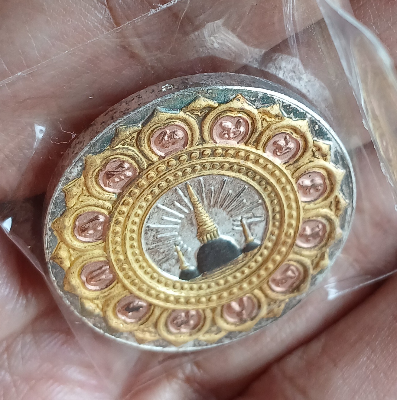 เหรียญจตุคาม รามเทพ รุ่นทรัพย์ราชันย์ ปี 2550 สามกษัตริย์ ขนาด 3.2 ซม. มีโค๊ดและหมายเลข พร้อมกล่องเดิมครับ