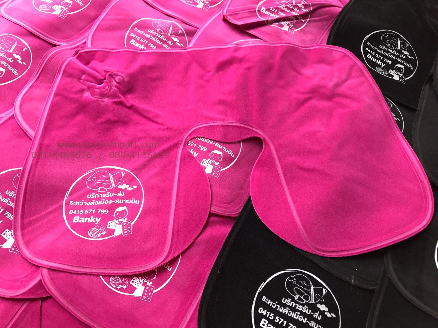 หมอนรองคอเป่าลม เนื้อผ้ากำมะหยี่ พร้อมสกรีนโลโก้