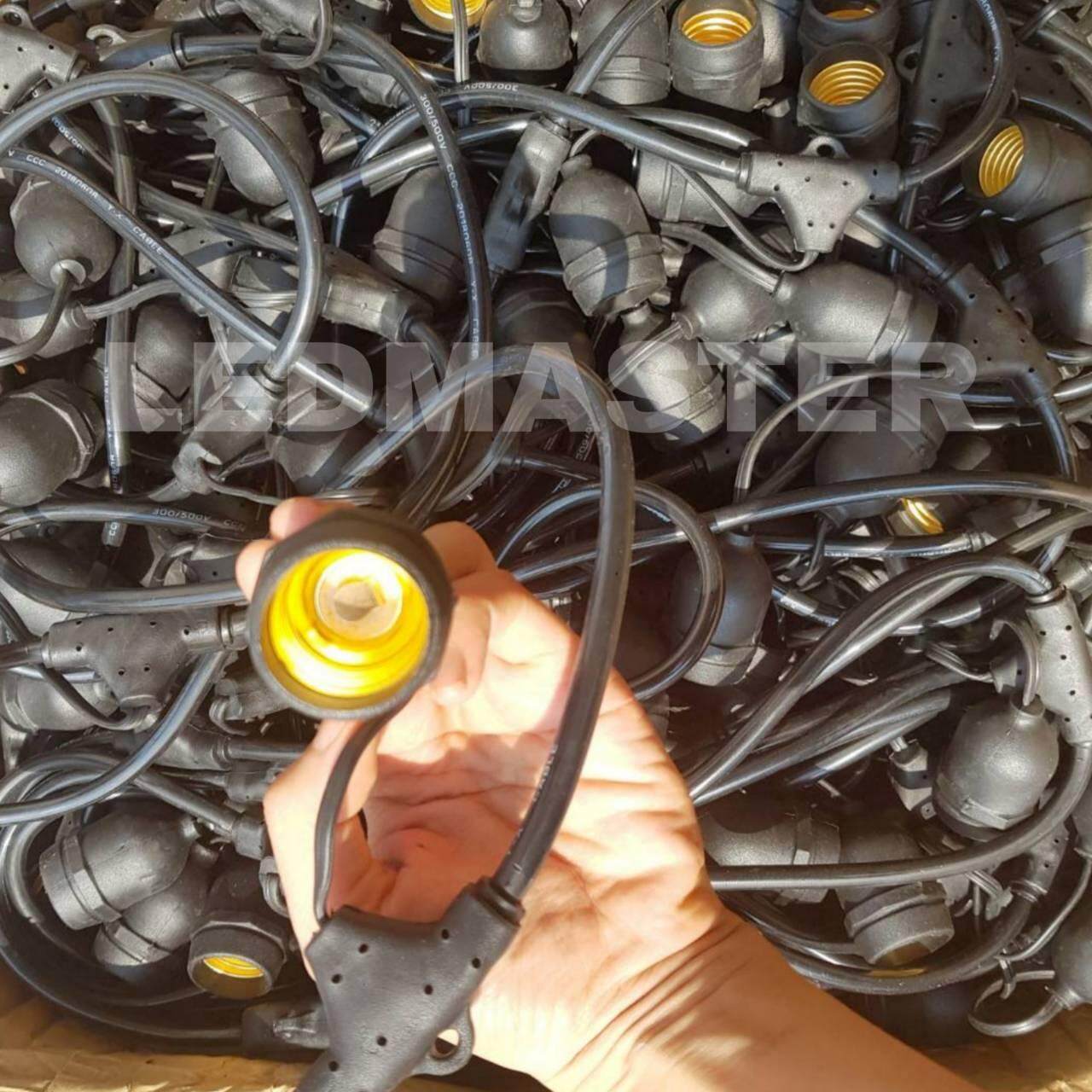 [ ฟรี ปลั๊กกันน้ำ] สายไฟระย้าชุดหลอดไฟปิงปอง ยาวพิเศษ 100 เมตร ขั้ว E27 ไฟราวประดับ เกรดAAA งานมอก. สายหนาสีดำ กันน้ำ ใส่หลอดไฟได้ 300 หลอด สำหรับไฟประดับตกเเต่งสวน ไฟงานวัด ไฟคริสมาส งานเเต่ง ร้านอาหาร งานปีใหม่ เทศกาลต่างๆ (เฉพาะสายไฟ ไม่รวมหลอดไฟ)