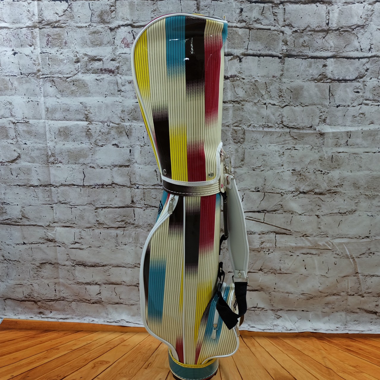 [ สินค้าใหม่ ] ชุดเซ็ทไม้กอล์ฟ สำหรับเด็กช่วงอายุ 9-12 ปี พร้อมกระเป๋า (สีดำ,สีชมพู,สีเหลือง)