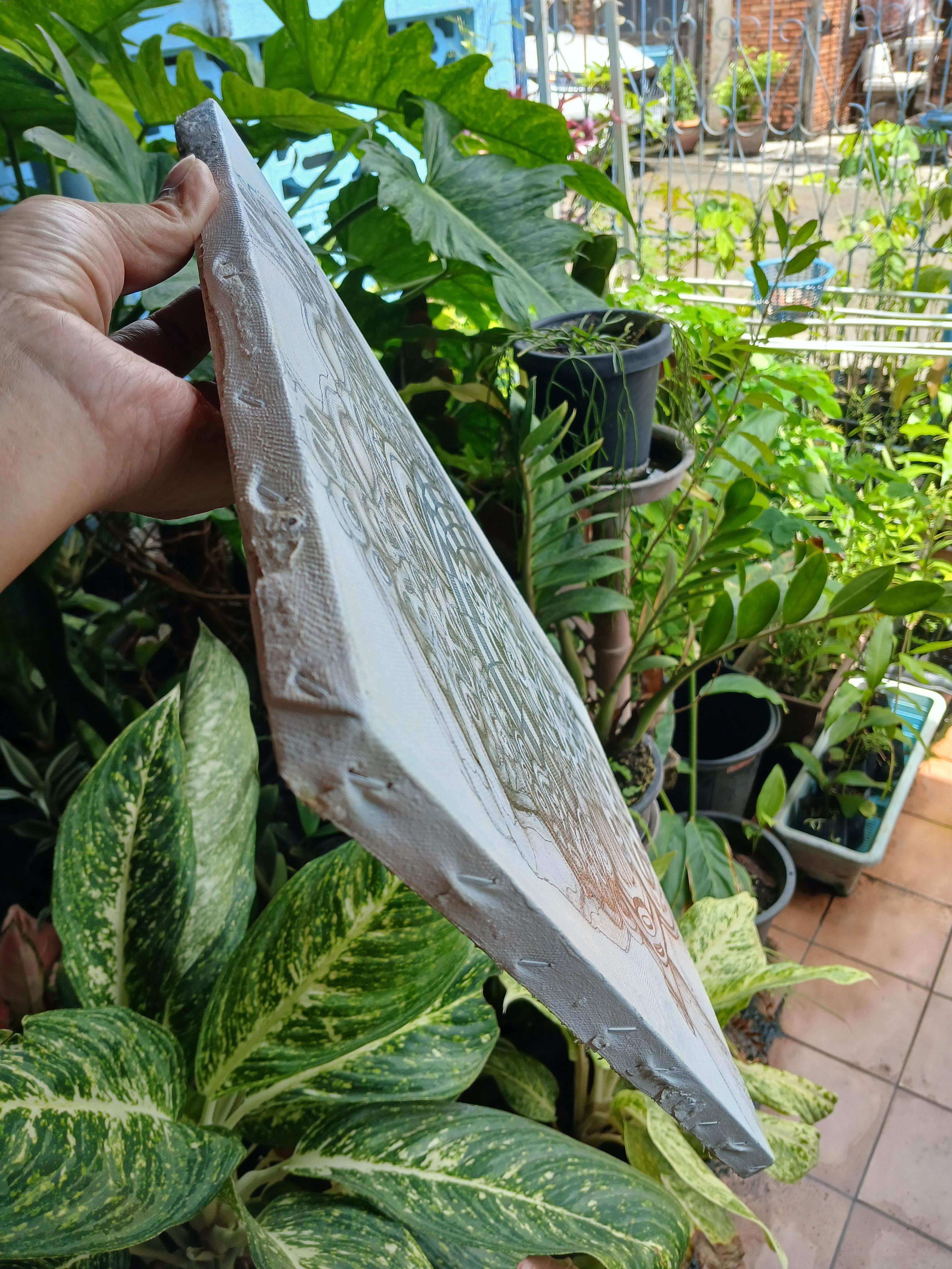 Surreal Portrait 34 งานวาดด้วยปากกาหลายแบบ บนเฟรมผ้าใบเก่า มือสอง รองพื้นสีอะครีลิค ขนาด 30 × 40 cm.