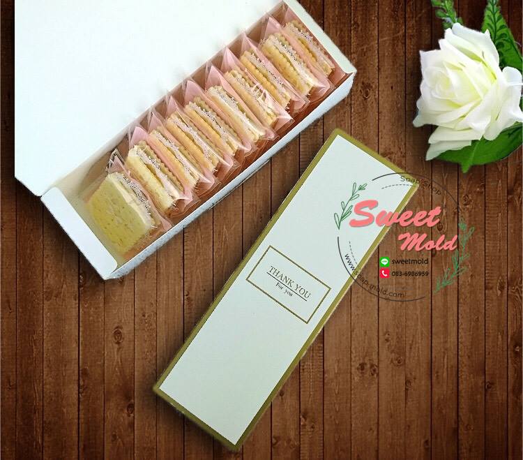 กล่องกระดาษสีเขียวขอบทองแบบเปิดด้านบนขนาด 21.8x7x5 cm. 20 ชิ้น รหัสสินค้า : 005837