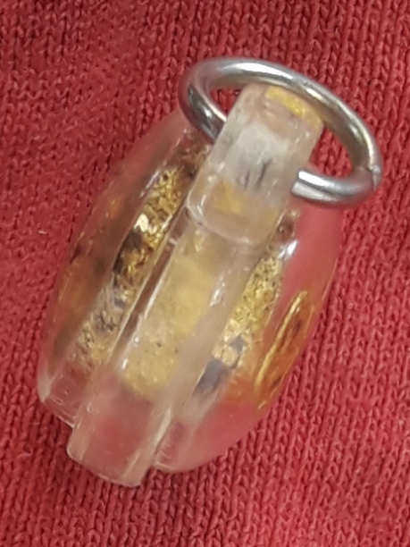 ลูกอมชานหมาก ปิดทอง หลวงปู่หงษ์ พรหมปัญโญ สุสานทุ่งมน จ.สุรินทร์ พร้อมเลี่ยมครับ