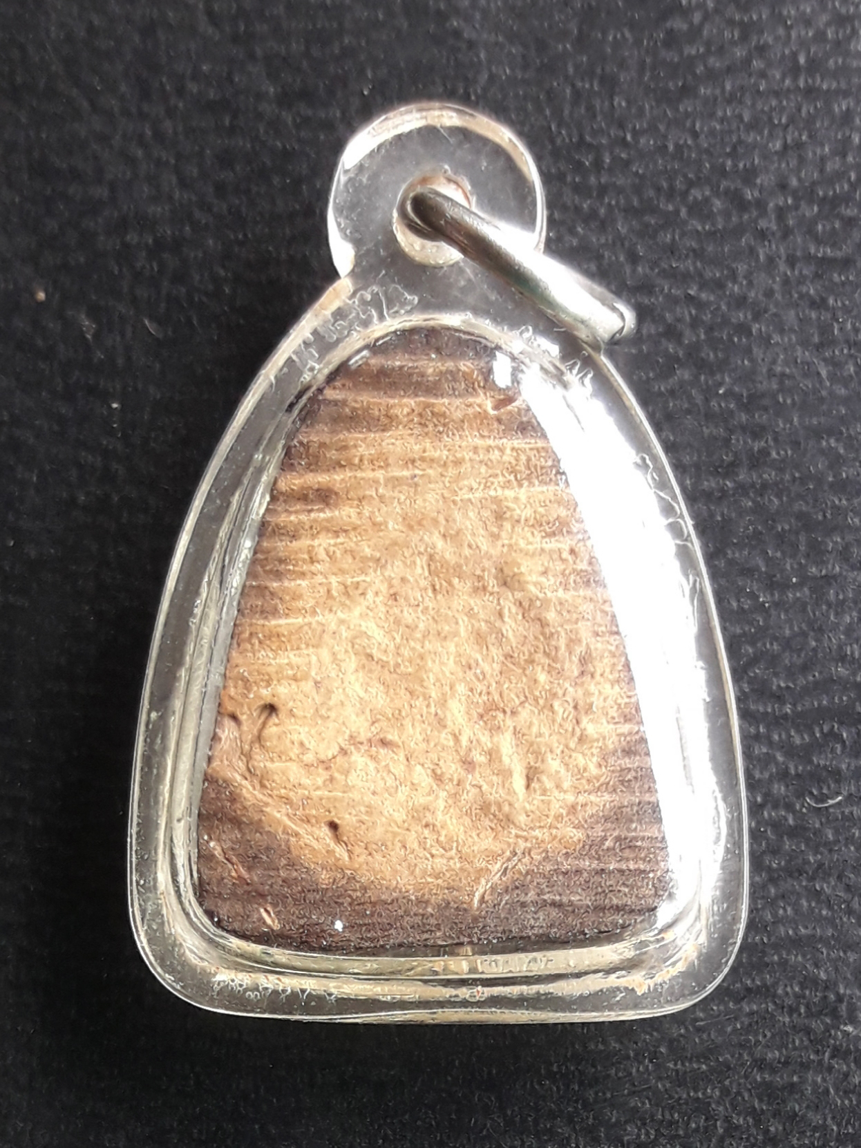 พระปิดตา กะลาแกะ ไม่ทราบที่ พร้อมเลี่ยมครับ