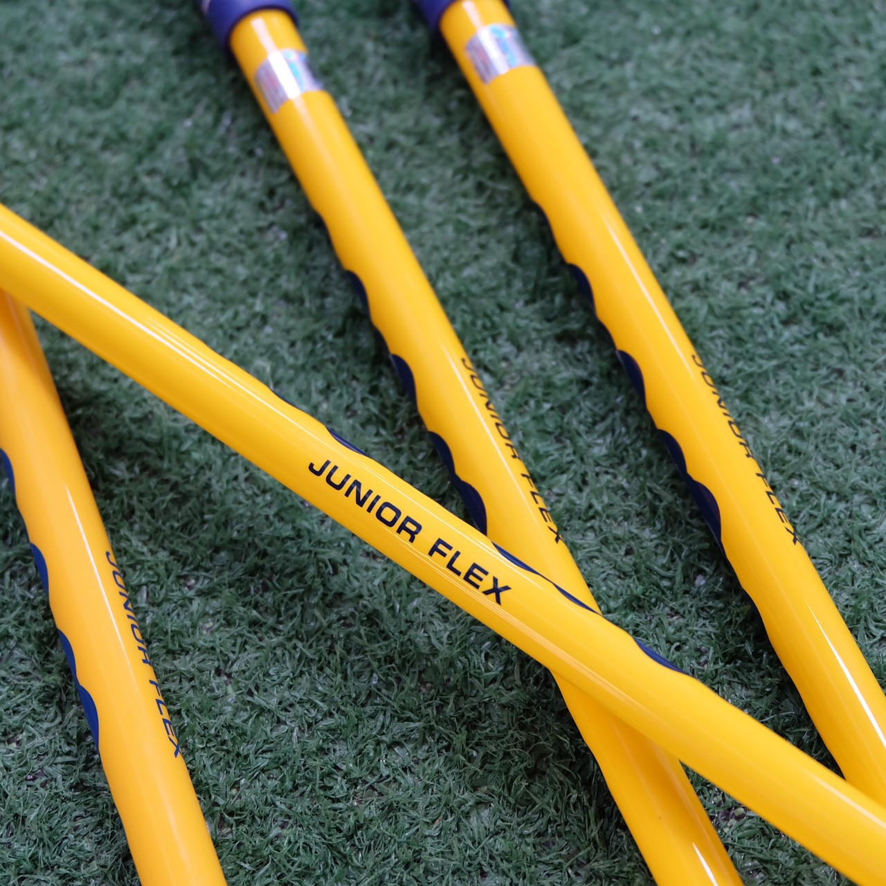 [ สินค้าใหม่ ] ชุดเซ็ทไม้กอล์ฟ สำหรับเด็กช่วงอายุ 9-12 ปี พร้อมกระเป๋า (สีดำ,สีชมพู,สีเหลือง)