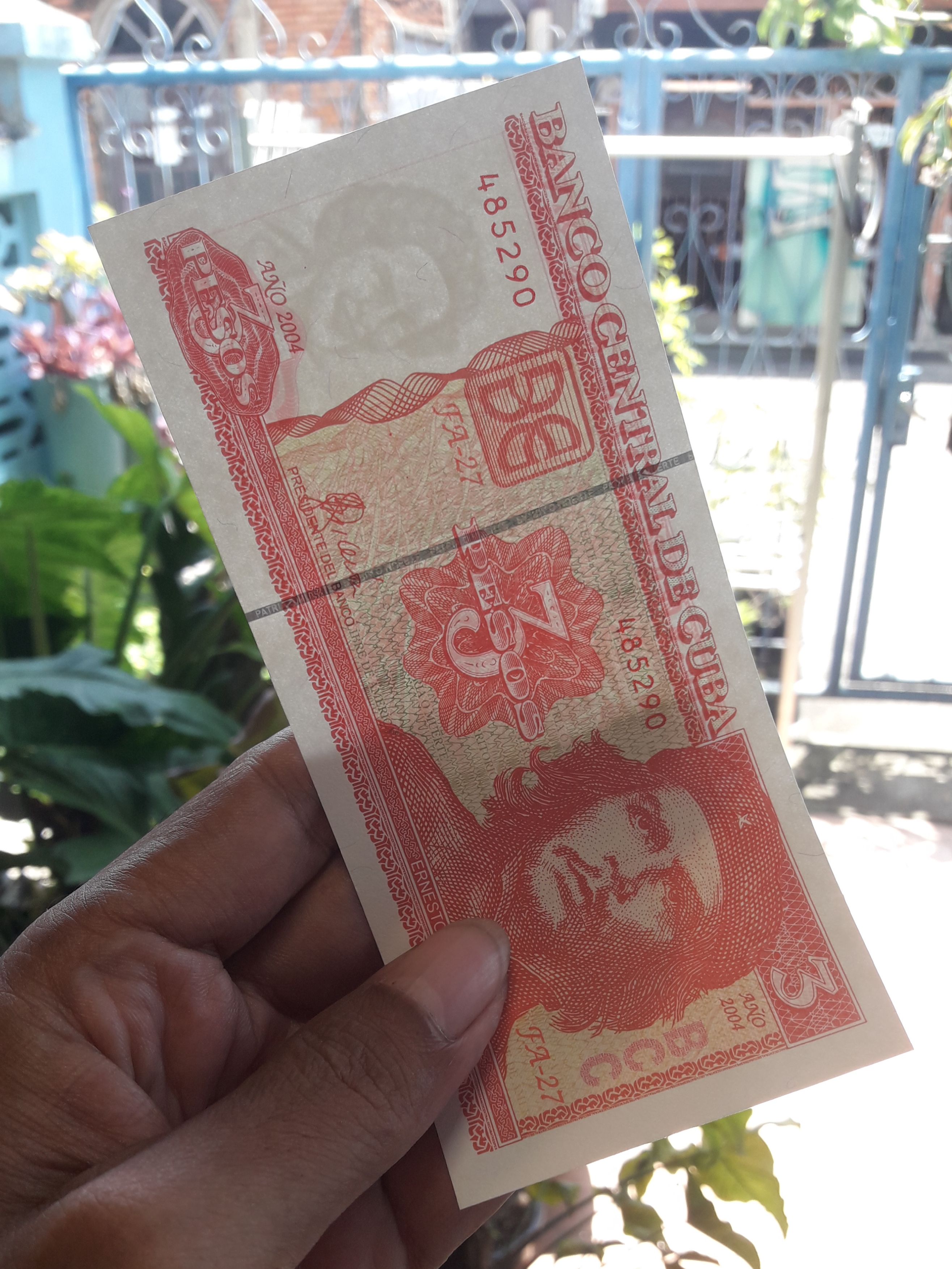 ธนบัตร คิวบา เช กูวาร่า ชนิดราคา 3 เปโซ ปี 2004 CUBA 3 pesos Che Ernesto Guevara สภาพสวยใหม่ ไม่ผ่านการใช้