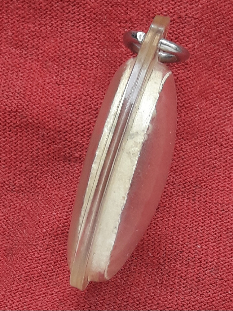 พระผงรูปเหมือน หลวงพ่อเกษม เขมโก สำนักสุสานไตรลักษณ์ จ.ลำปาง ที่ระลึกอายุครบ 76 ปี พ.ศ.2530 มีโค๊ดยันต์ที่สันพระ พร้อมเลี่ยมครับ