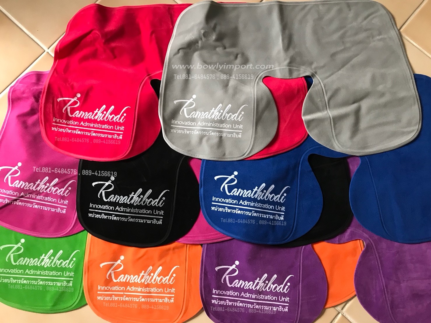 หมอนรองคอเป่าลม เนื้อผ้ากำมะหยี่ พร้อมสกรีนโลโก้