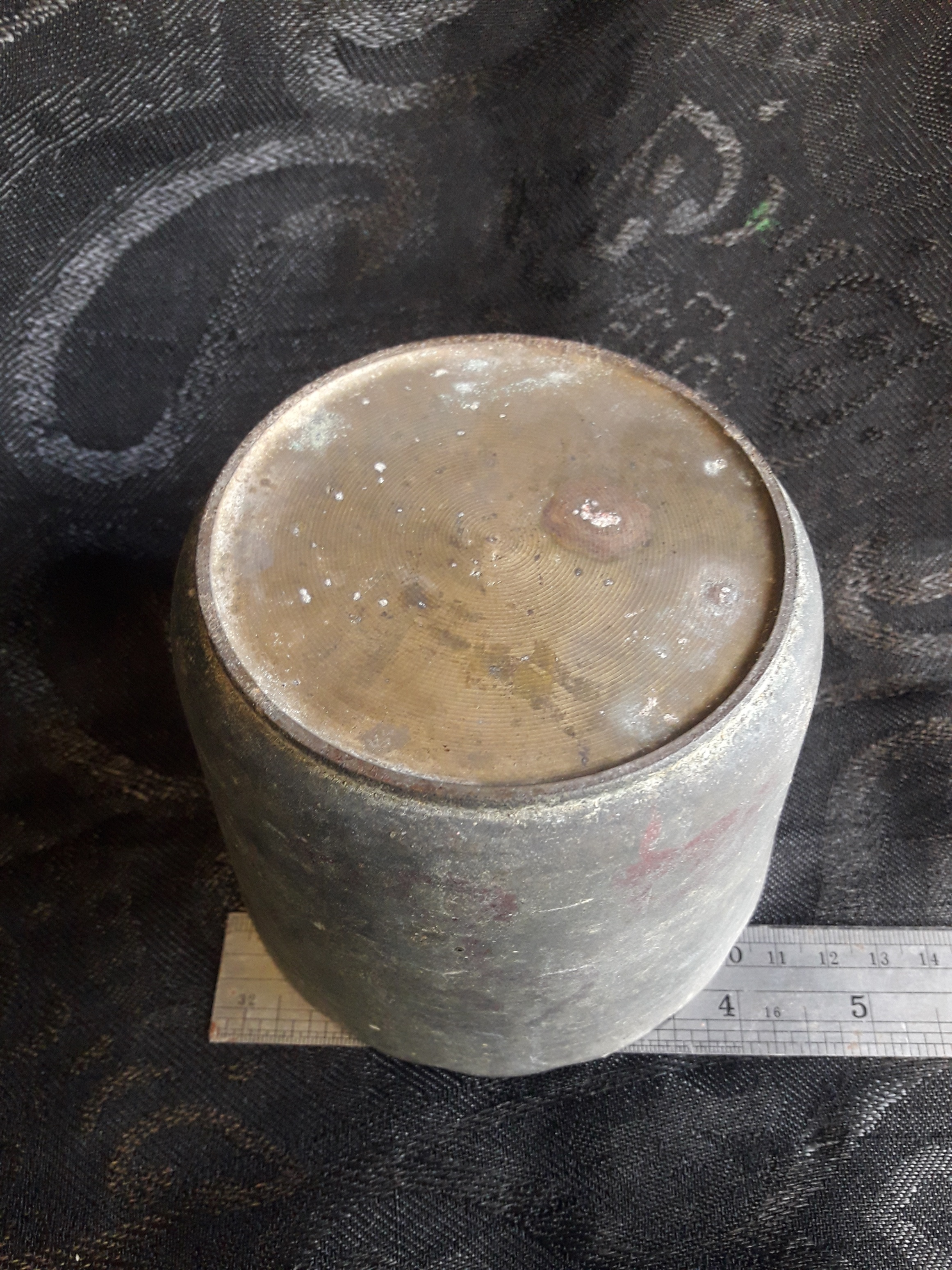 กระถางธูปทองเหลืองเก่า แบบปากจีบ ขนาดเส้นผ่าศูนย์กลางวัดจากปากกระถางธูป 4.5 นิ้ว