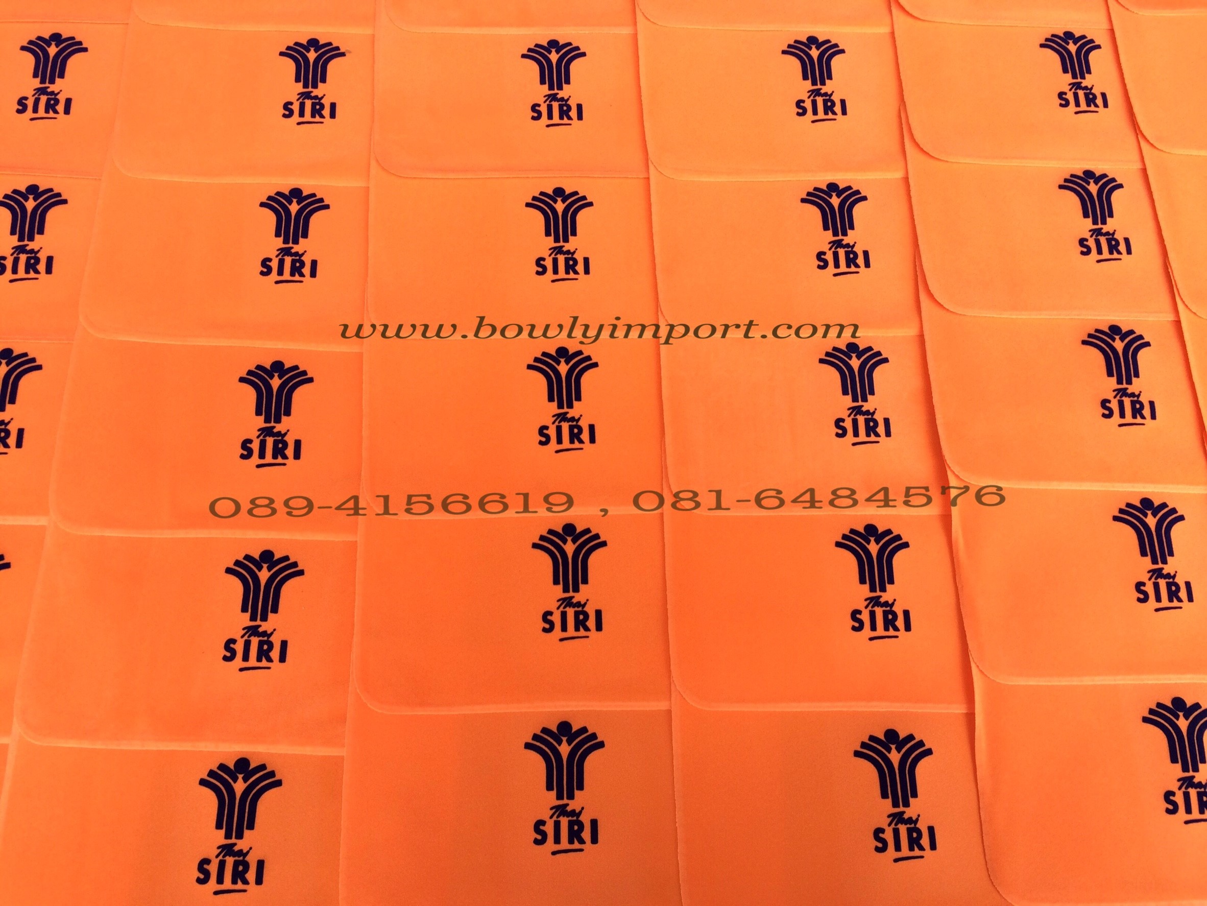 หมอนรองคอเป่าลม เนื้อผ้ากำมะหยี่ พร้อมสกรีนโลโก้