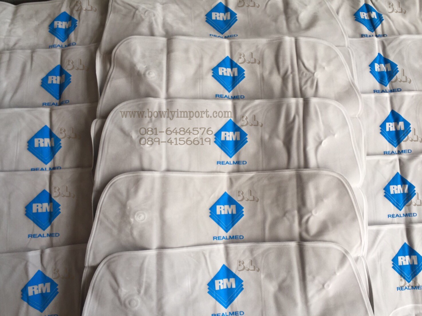 หมอนรองคอเป่าลม เนื้อผ้ากำมะหยี่ พร้อมสกรีนโลโก้