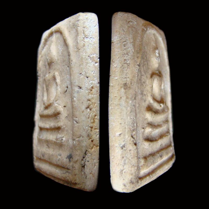 พระสมเด็จวัดระฆังฯ อนุสรณ์ 100 ปี พิมพ์ใหญ่ ไข่ปลาเลือน(นิยม) ปี 2515 พร้อมกล่อง COSMO มาครึ่งใบ ไม่มีฝาครับ