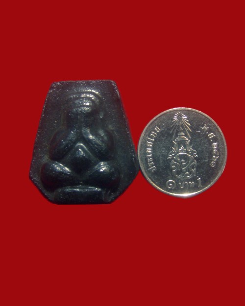 พระปิดตาหกเหลี่ยม หลัง๘๐ หลวงพ่อแฟ้ม วัดป่า ชลบุรี เนื้อผงชุบรัก