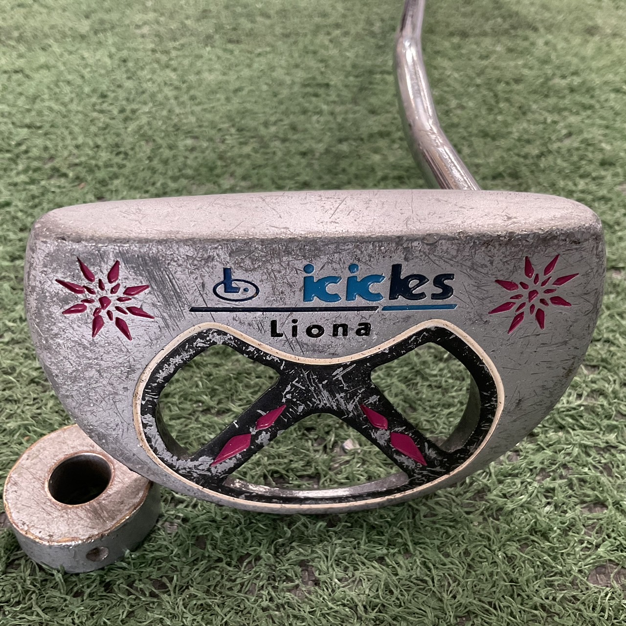 PUTTER icicles : Liona ก้านเหล็ก (สำหรับผู้หญิง)