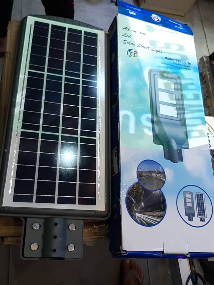 โคมไฟถนน LED โซล่าเซลล์ Solar Street light 90W ไฟถนนโซล่าเซลล์90วัตต์