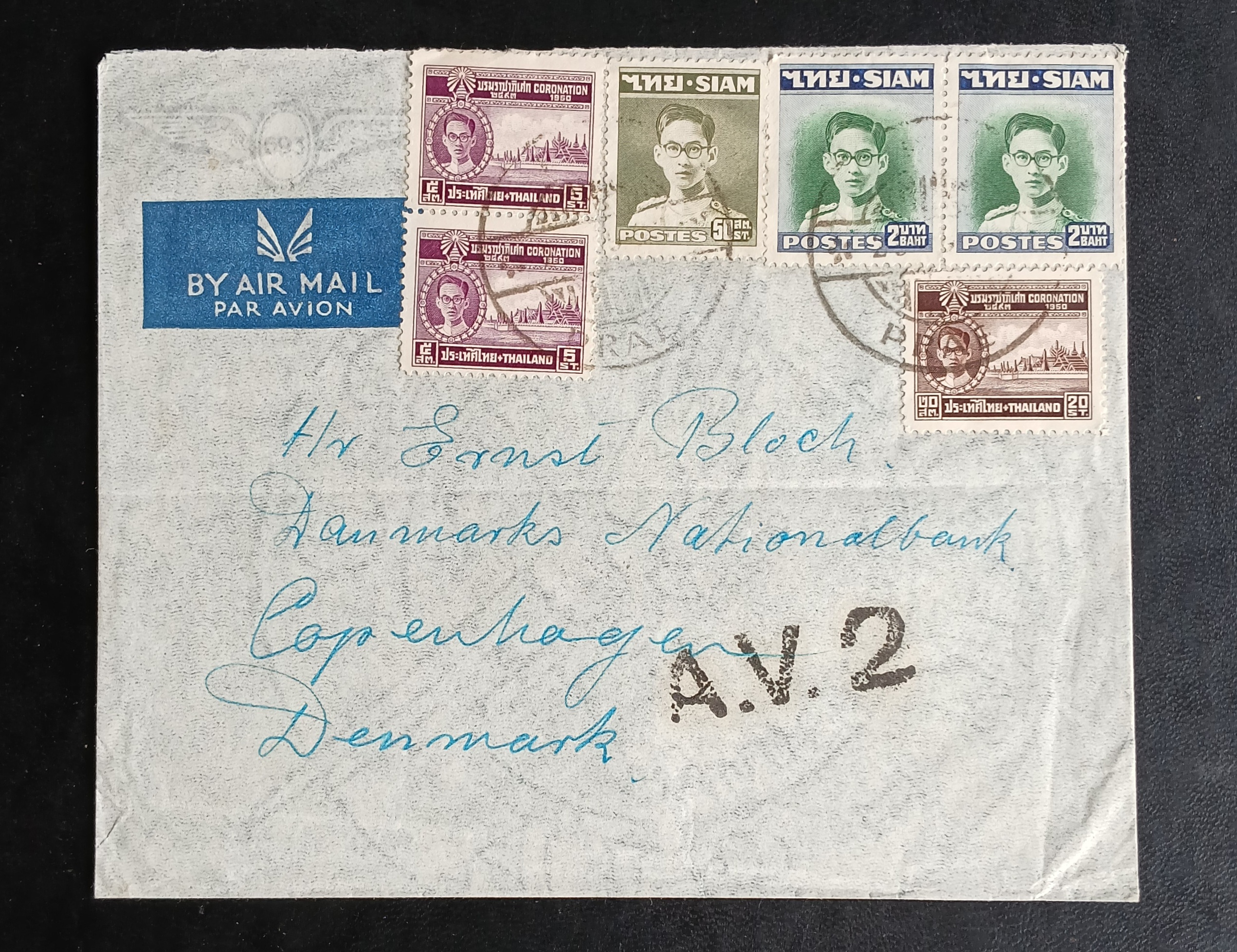 s3475-ซองจดหมายเก่า PRAE- BANGKOK-Copenhagen DENMARK A.V.2 airmail cover ติดแสตมป์พระรูป ร.9 SIAM ปี 2491-92, บรมราชาภิเษก 2493 (ราคาหน้าดวง รวม 4 บาท 80 สตางค์) มีตราประทับ แพร่ PRAE, ไปรษณีย์กลาง 1950 พ.ศ.2493