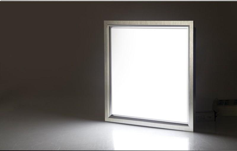 LED Panel Light โคมไฟฝังฝ้าติดเพดาน 24W ขนาด 30×30 รุ่นสลิม บางพิเศษ แสงขาว เหมาะสำหรับใช้กับฝ้าทีบาร์ T-Bar ฝ้าฉาบเรียบ ฝ้ายิบซั่ม จำนวน 1 ชิ้น