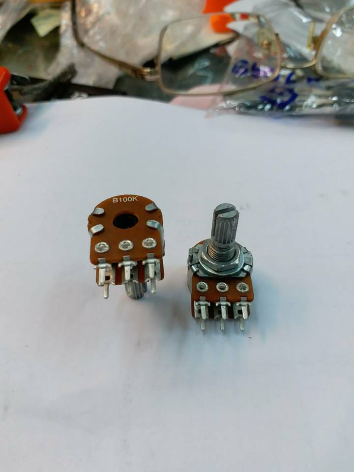 โวลุ่ม100KB2ชั้น6ขาโวลุ่ม100KBโวลุ่มแกนสั้น2ชั้นโวลุ่ม2ชั้น6ขาแกน+เกลียวยาว17มมโวลุ่ม100KBราคาตัวล่ะยี่ห้อALPHAของไต้หวันของแท้อย่างดี