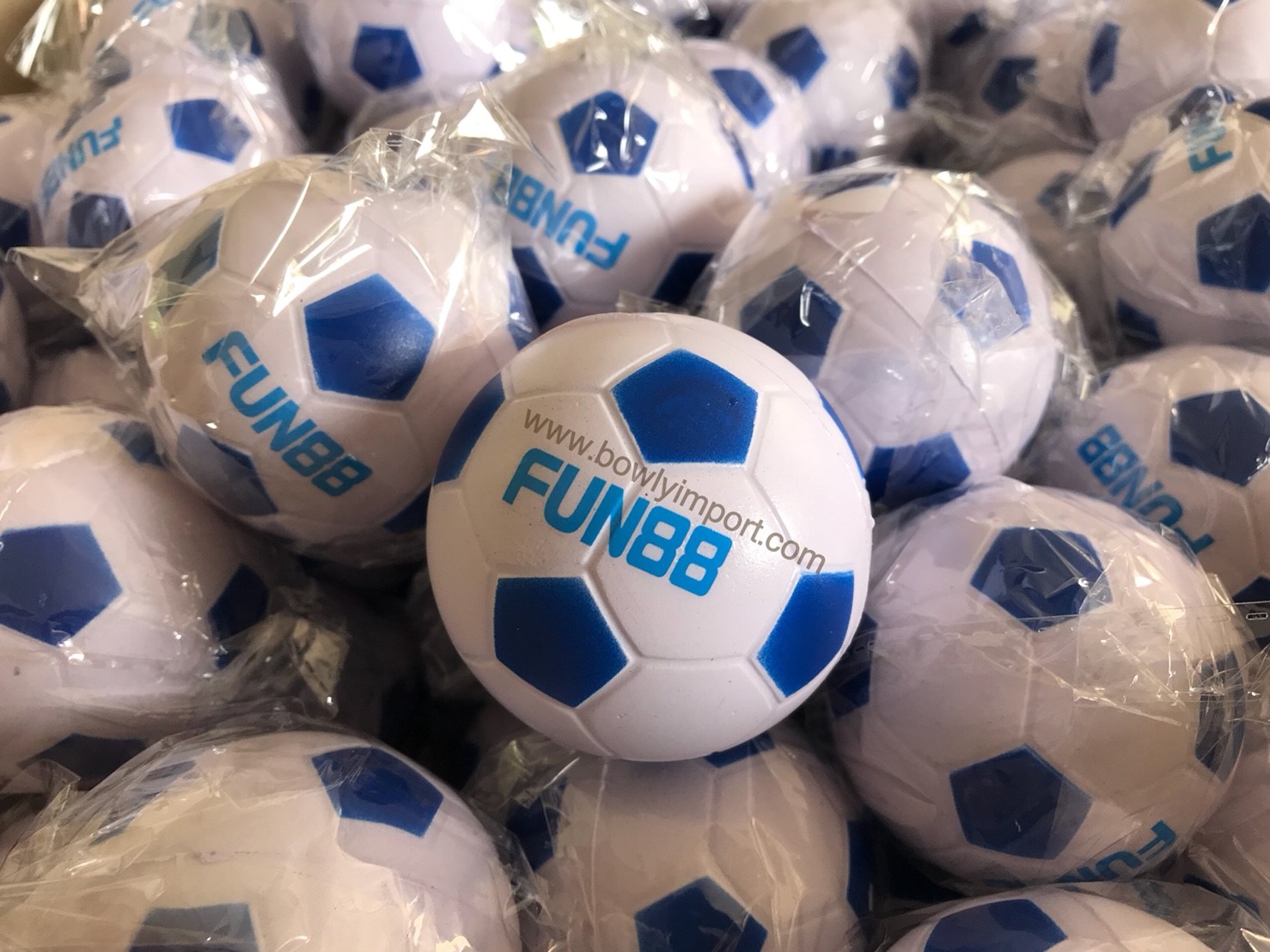 ผลิตลูกบอลบีบ บริหารมือ พร้อมโลโก้