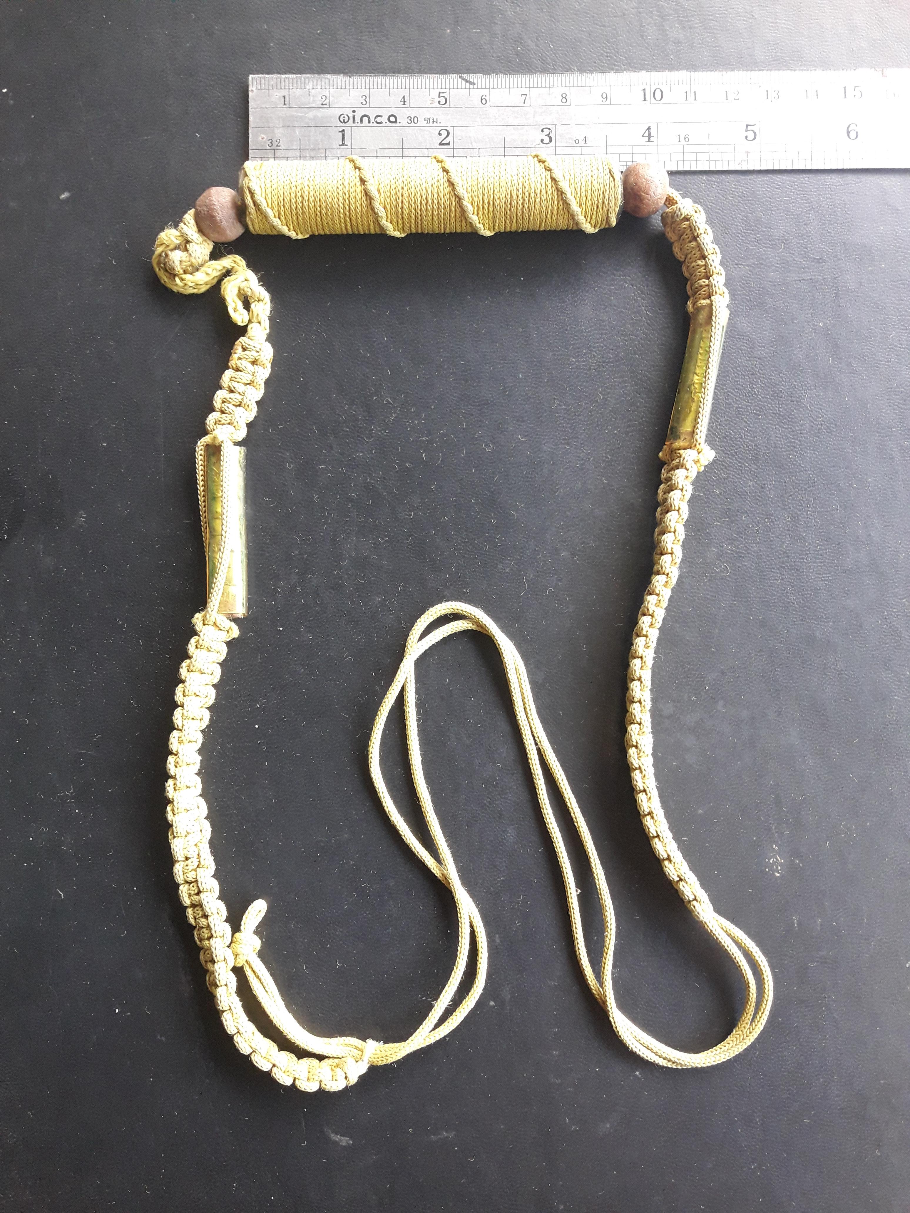 ตะกรุด ลูกสะกดไม้ พร้อมเชือกถัก สายคล้อง ไม่ทราบที่ครับ