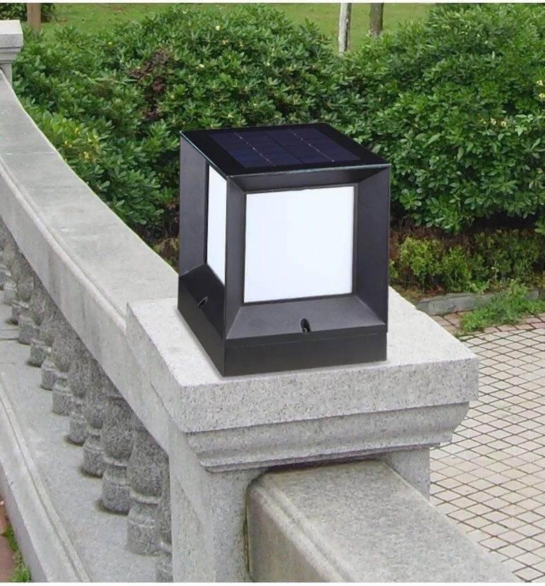 Solar lamp Garden โคมไฟหัวเสาโซล่าเซลล์ ทรงสี่เหลี่ยม สวยหรู ขนาด 20 x 20 x 26 CM ทนทานด้วยวัสดุอลูมิเนียม เหมาะสำหรับเป็นโคมไฟสวน โคมไฟทางเดิน โคมไฟรั้วบ้าน ค่าไฟฟรีด้วยพลังงานเเสงอาทิตย์ สว่างมาก เเสงวอร์มไวท์ warmwhite จำนวน 1 โคม