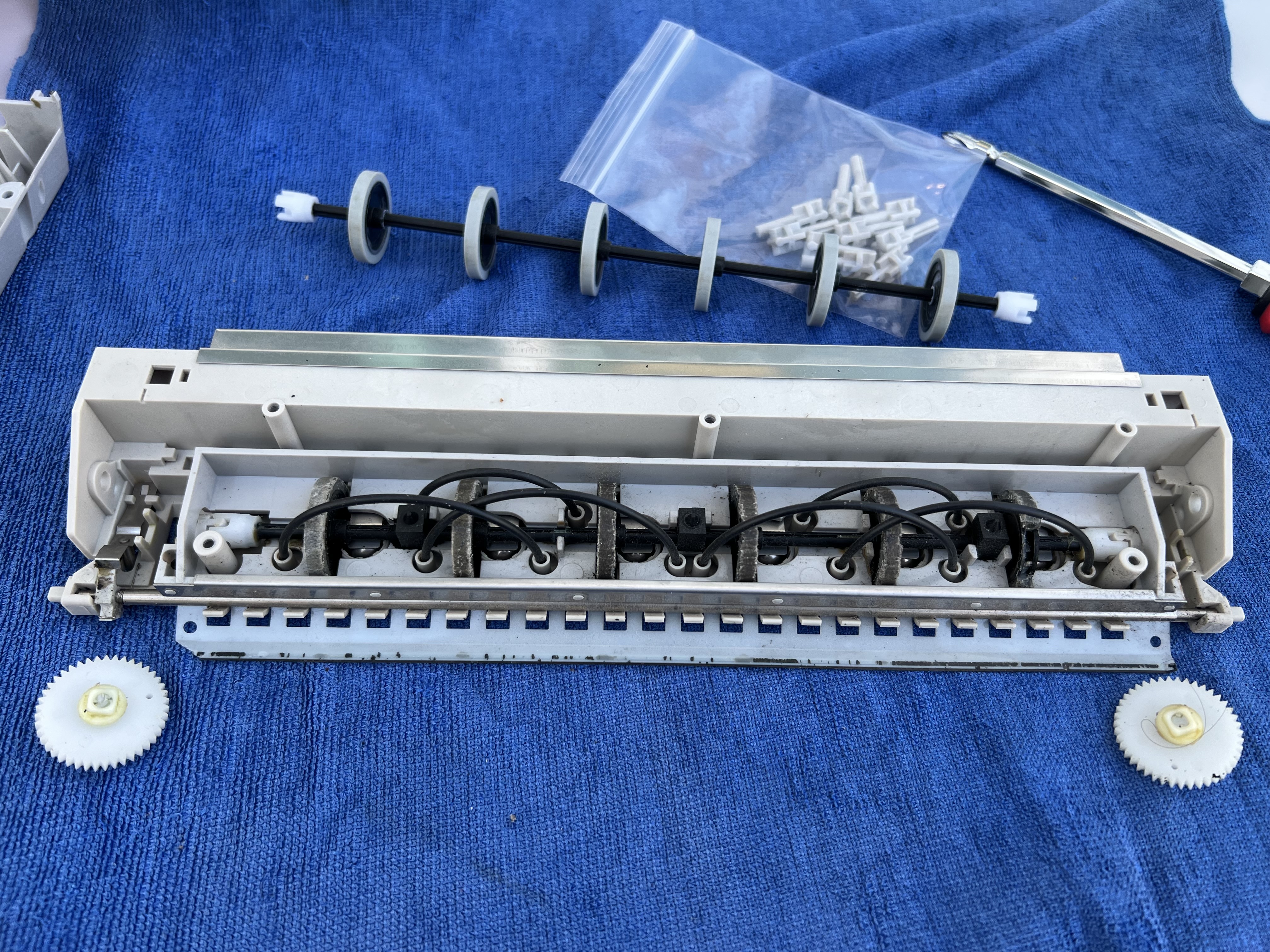 ลูกล้อแท่นดึงกระดาษ PR9