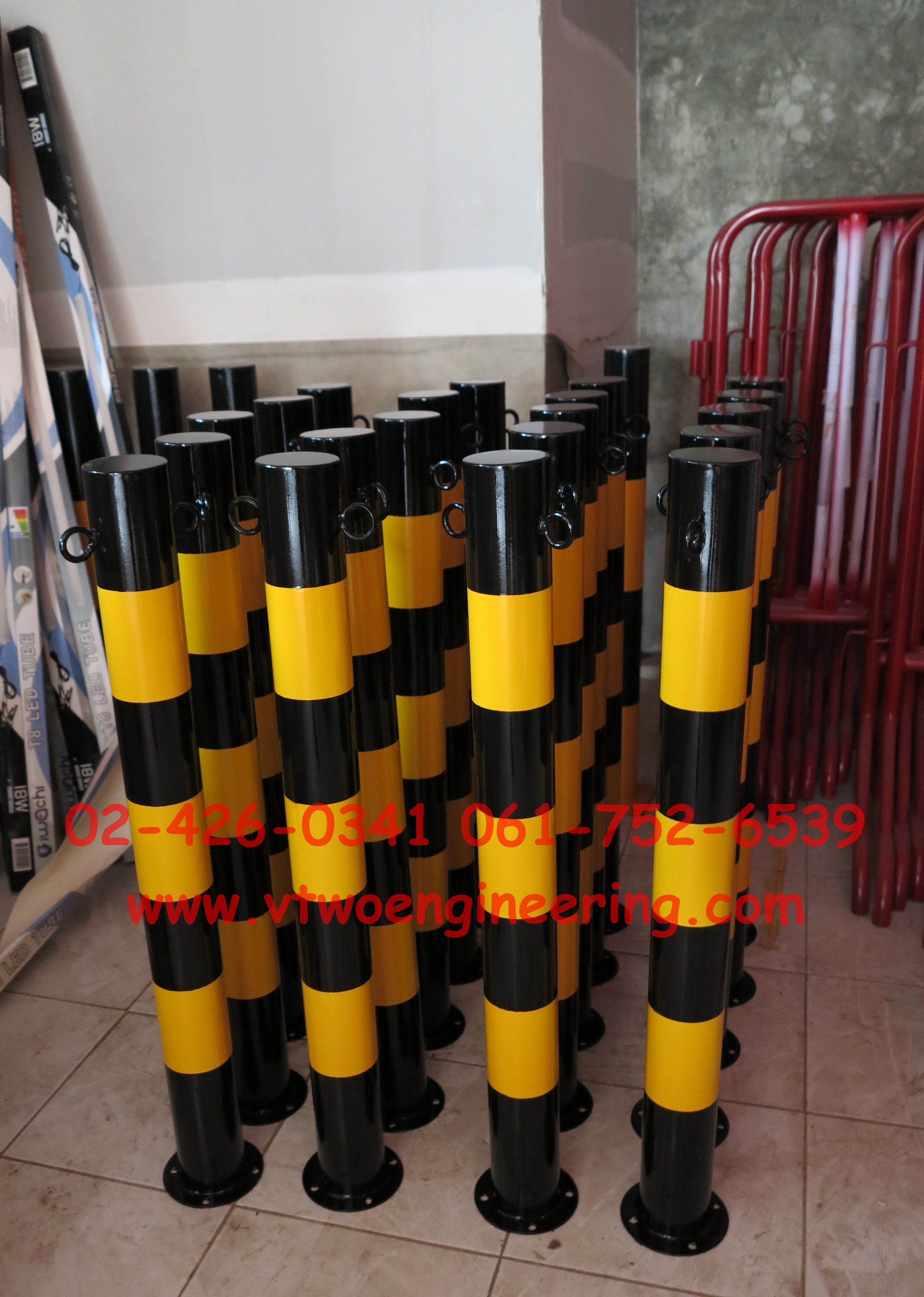 เสาเหล็กกันชน สูง 80 ซม. พร้อมห่วงคล้องโซ่ TB002