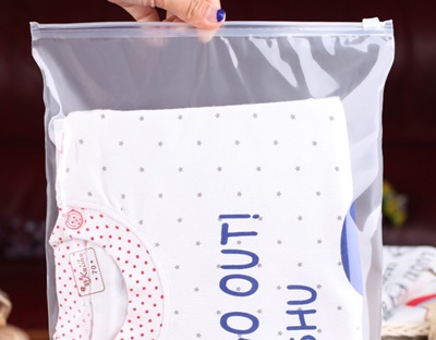 ซองหน้าใสหลังขุ่นซิปเลื่อน 20x30 cm. 100 ชิ้น : 004593