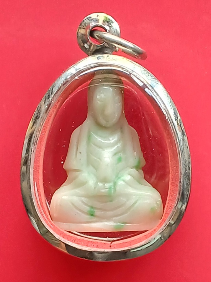 เจ้าแม่กวนอิม หินแกะสลัก ขนาดฐานกว้าง 2 cm. สูง 3 cm.งานช่างเชียงใหม่ วินเทจ เก่าเก็บ พร้อมกรอบสแตนเลสครับ