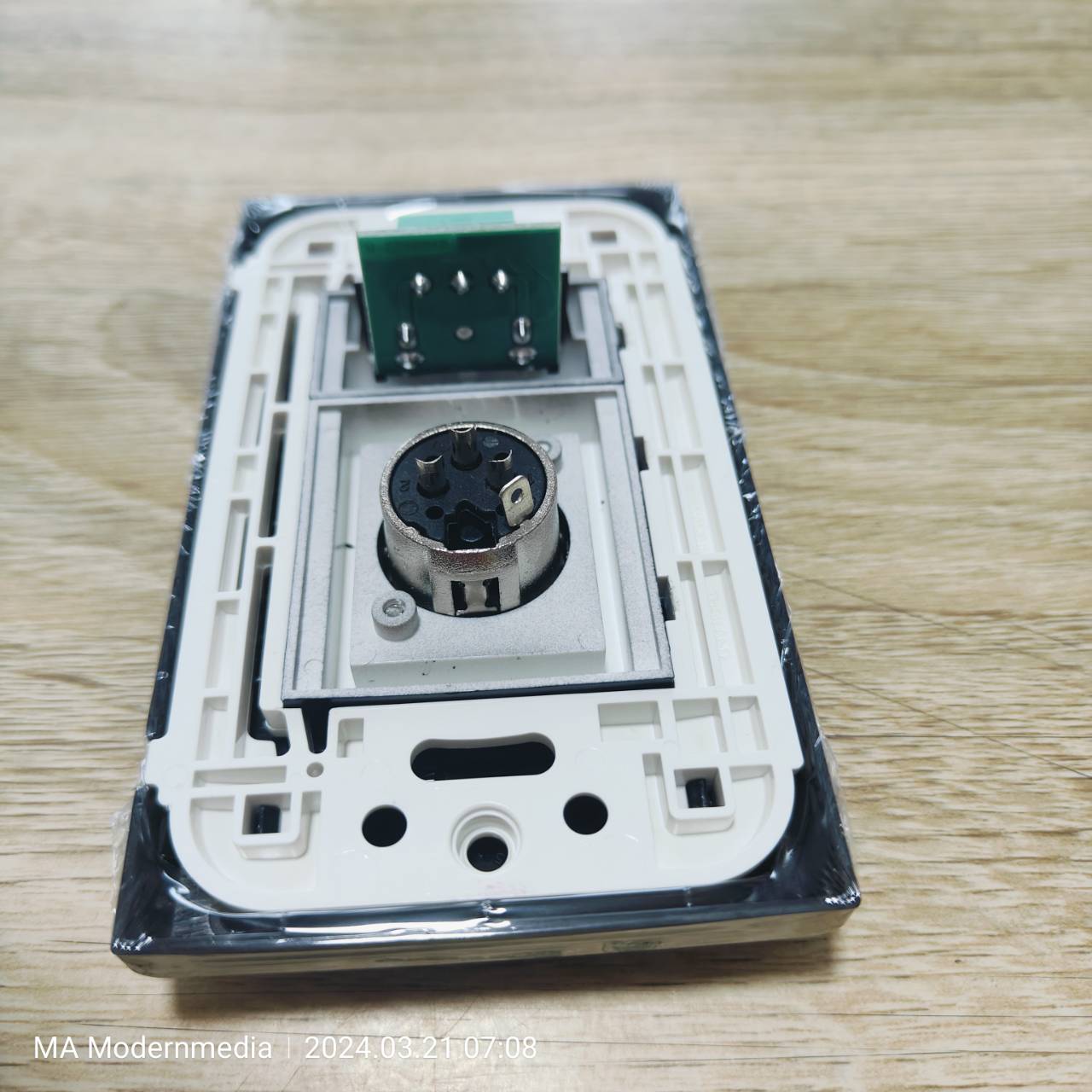 Wall plate XLR / RCA(Panasonic) (ขาว/ดำ)