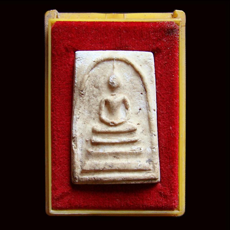 พระสมเด็จวัดระฆังฯ อนุสรณ์ 100 ปี พิมพ์ใหญ่ ไข่ปลาเลือน(นิยม) ปี 2515 พร้อมกล่อง COSMO มาครึ่งใบ ไม่มีฝาครับ