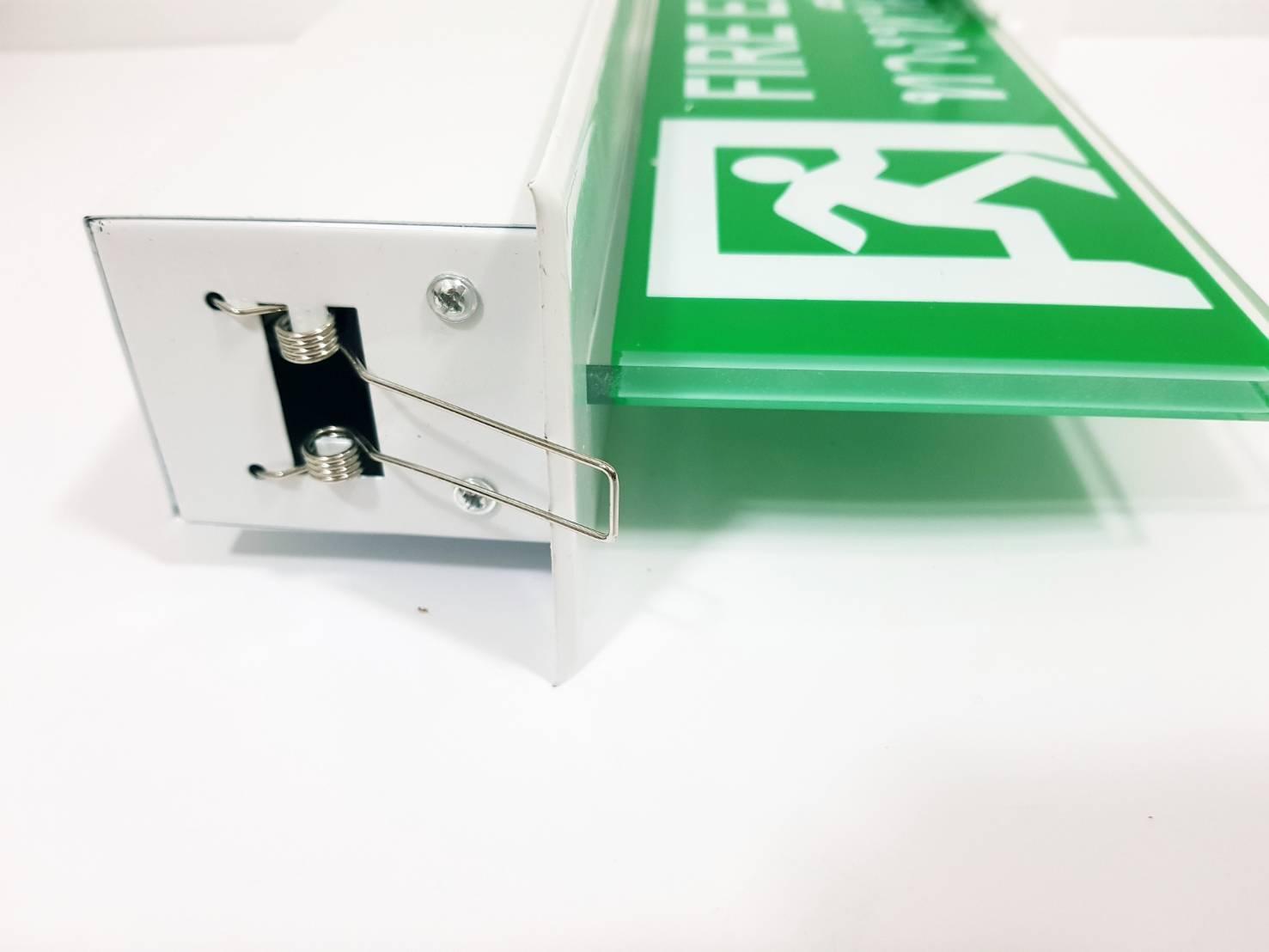 *ราคาส่ง* ป้ายไฟฉุกเฉิน led (เเบบฝังฝ้า) สำหรับใช้เป็นป้ายไฟสัญลักษณ์ทางออก Fire Exit ทางหนีไฟ เมื่อเหตุการณ์ฉุกเฉิน ไฟดับ ไฟตก สามารถสำรองไฟได้ 3-5 ชั่วโมง แบบสองหน้า ชนิดฝังฝ้า 220V รุ่นข้อความ FIRE EXIT ทางหนีไฟ จำนวน 1 ชิ้น