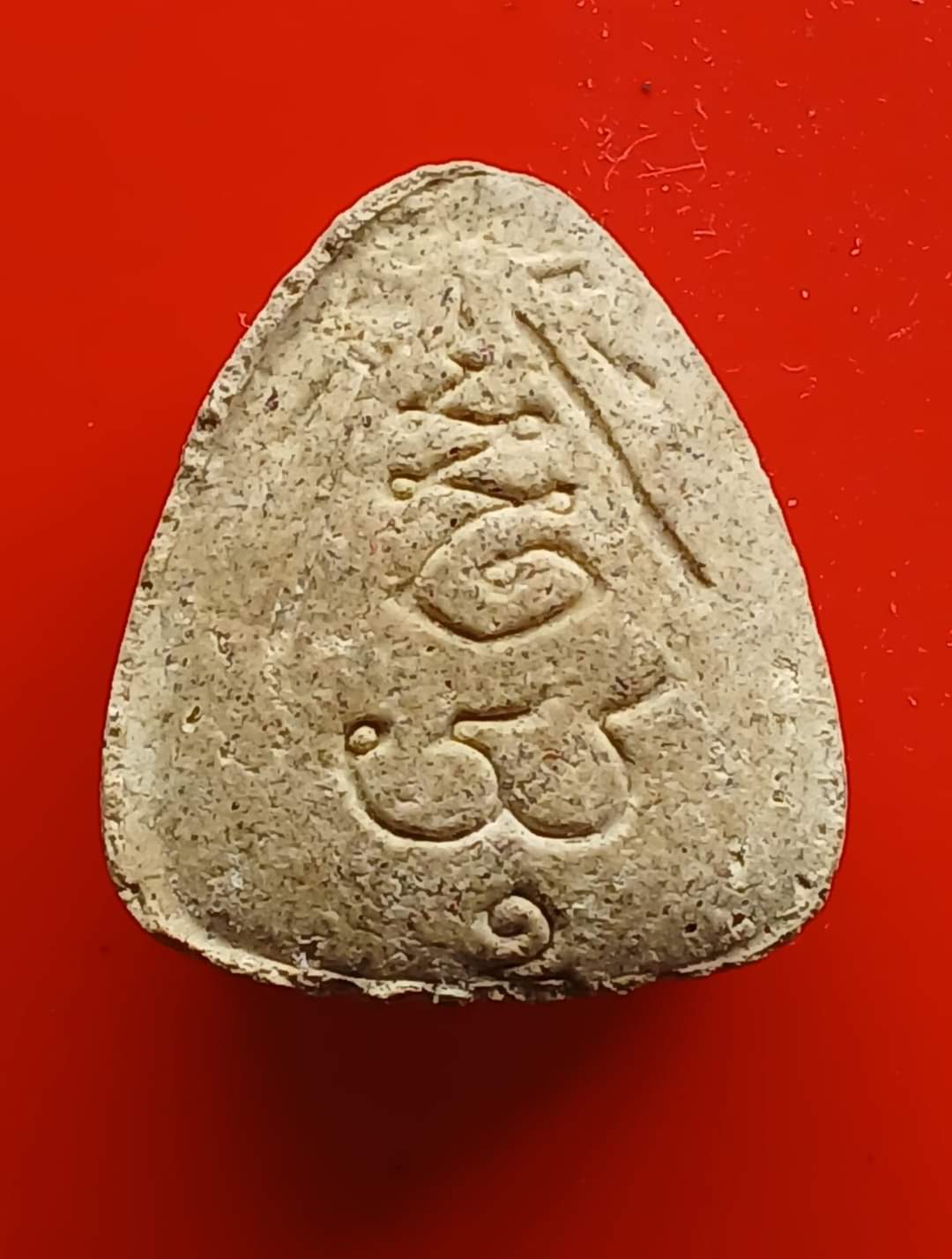 พระปิดตา หลังยันต์ เนื้อผง ไม่ทราบที่